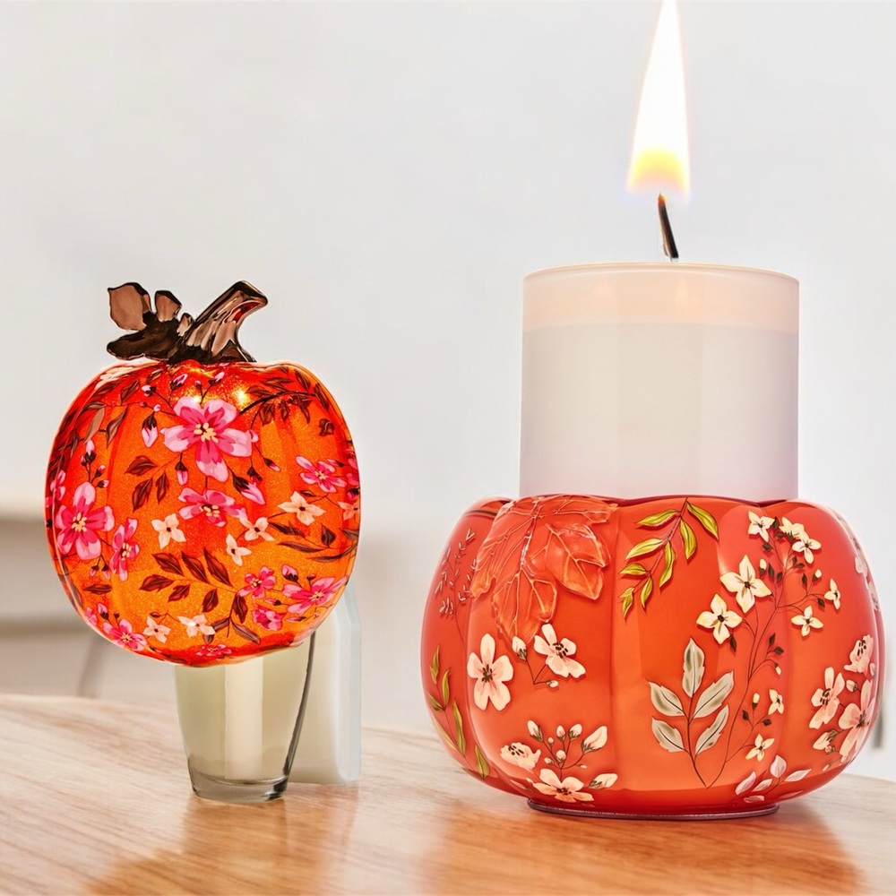 🎃BBW  Orange Floral Glass Pumpkin 3-Wick Candle Holder & wallflower plug